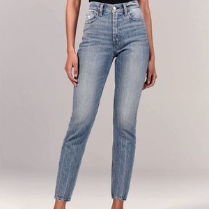 Women’s Abercrombie Mom Jeans Size 27/4